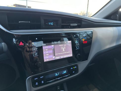 Used 2019 Toyota Corolla L image 9