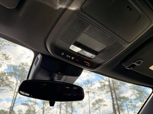 Used 2025 Chevrolet Traverse LT image 26