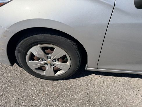 Used 2018 Chevrolet Cruze LS image 9