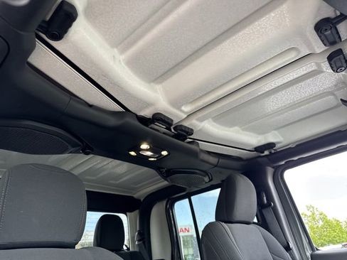 Used 2022 Jeep Gladiator Sport AWD/4WD image 30