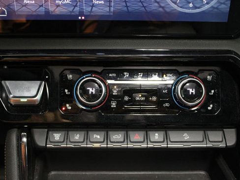 Used 2024 GMC Sierra 2500 AT4 w/ AT4 Premium Plus Package image 38