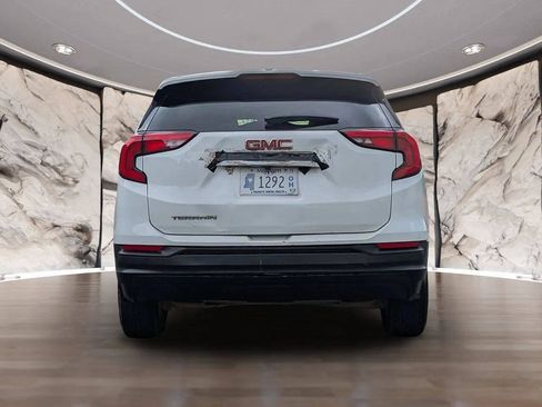 Used 2020 GMC Terrain SLE w/ LPO, Floor Liner Package FWD image 10