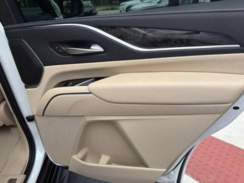 Used 2024 Cadillac Escalade Premium Luxury w/ Performance Package AWD/4WD image 8