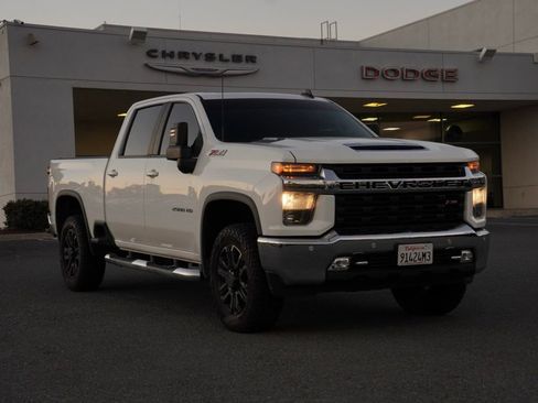 Used 2022 Chevrolet Silverado 2500 LT w/ Convenience Package image 2