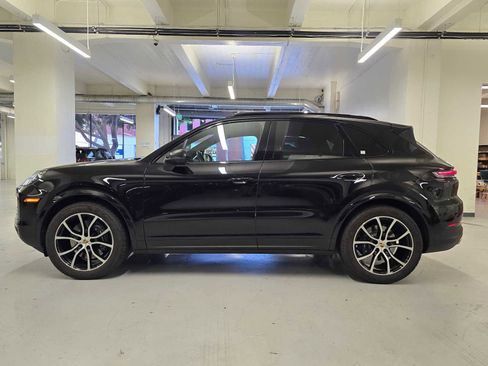 Used 2024 Porsche Cayenne image 2