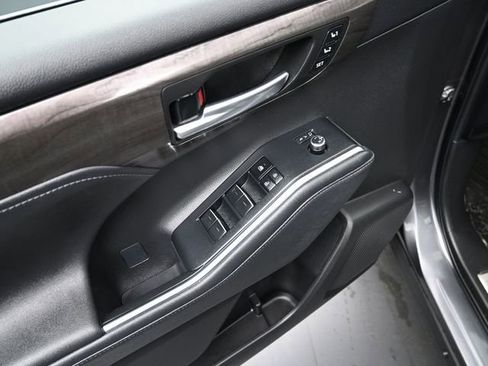 Used 2023 Toyota Highlander Platinum image 26