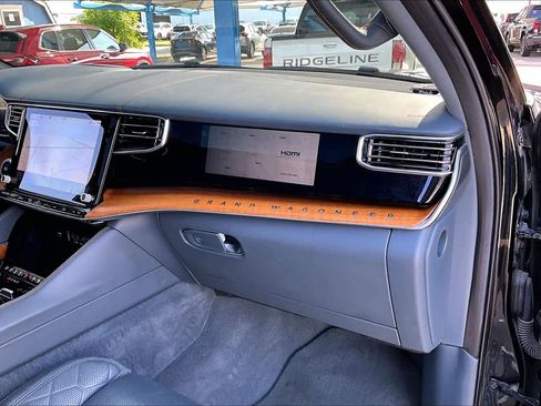 Used 2022 Jeep Grand Wagoneer Series III AWD/4WD image 19