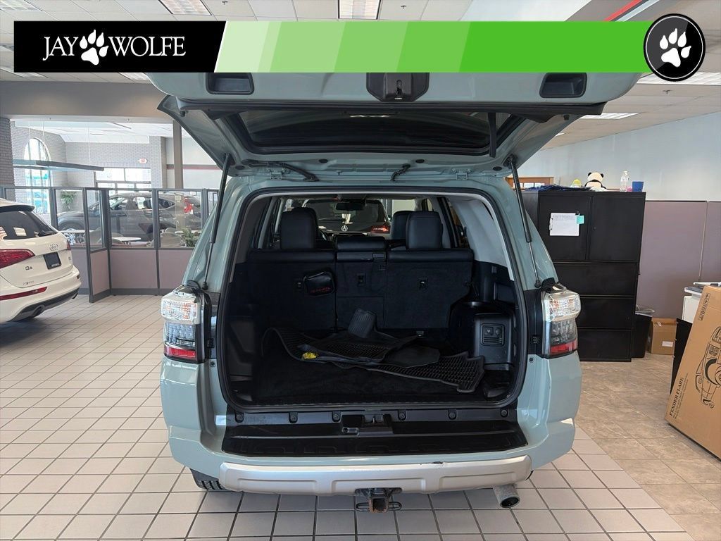 Used 2022 Toyota 4Runner TRD Off-Road Premium w/ TRD Black Wheel Package (TMS) AWD/4WD image 17