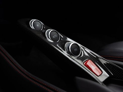 Used 2021 Ferrari F8 Tributo RWD image 35