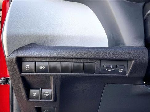 Certified 2026 Toyota Sienna XSE FWD image 33
