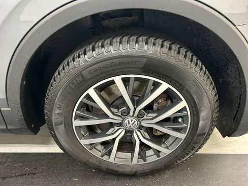 Used 2018 Volkswagen Tiguan SE w/ Panoramic Sunroof Package AWD/4WD image 8