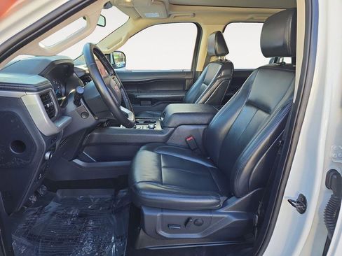 Used 2022 Ford Expedition Max XLT image 3