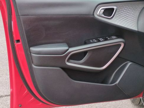 Used 2023 Kia Soul LX FWD image 6