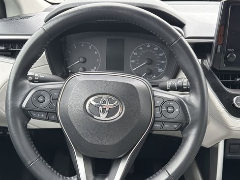 Used 2023 Toyota Corolla Cross LE image 12