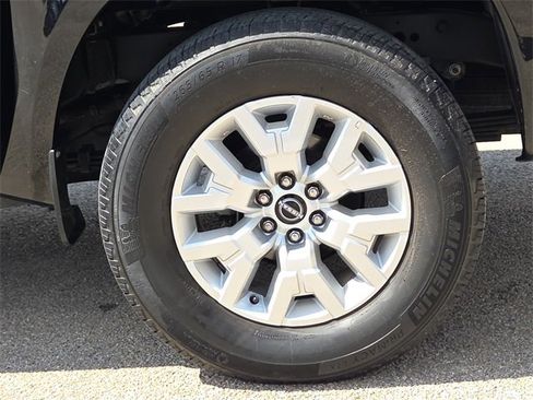 Used 2022 Nissan Frontier SV image 9
