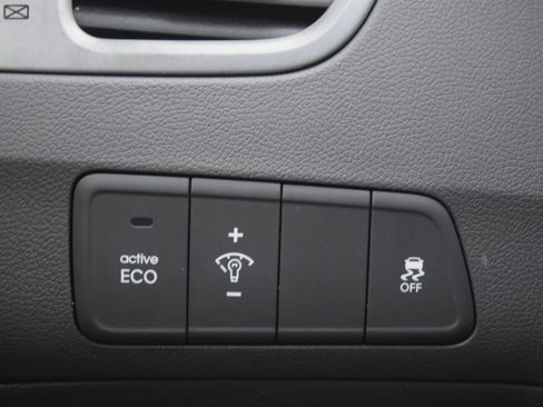 Used 2016 Hyundai Elantra SE image 12