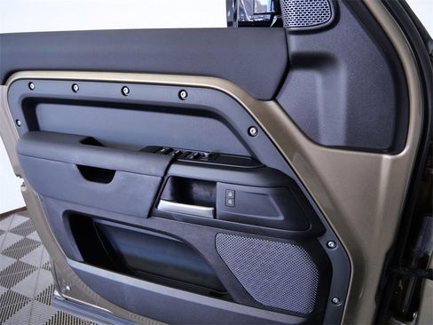 Used 2020 Land Rover Defender 110 S image 26