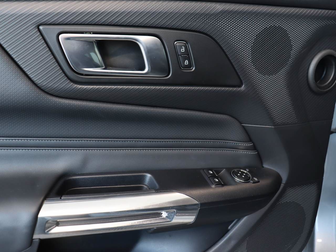 Used 2025 Ford Mustang Premium RWD image 14