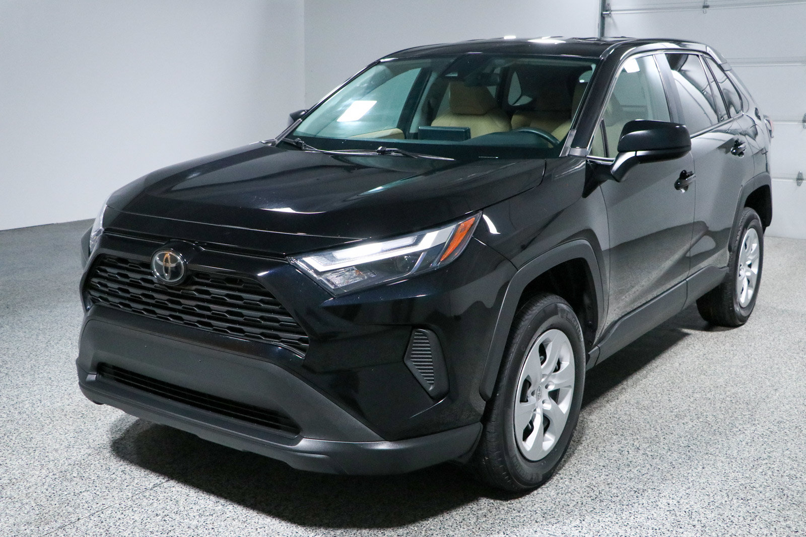 Used 2023 Toyota RAV4 LE AWD/4WD image 30