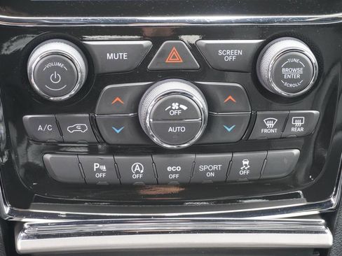 Used 2022 Jeep Grand Cherokee Limited AWD/4WD image 21