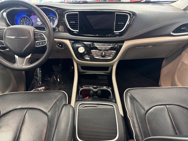 Used 2023 Chrysler Pacifica Limited FWD image 5