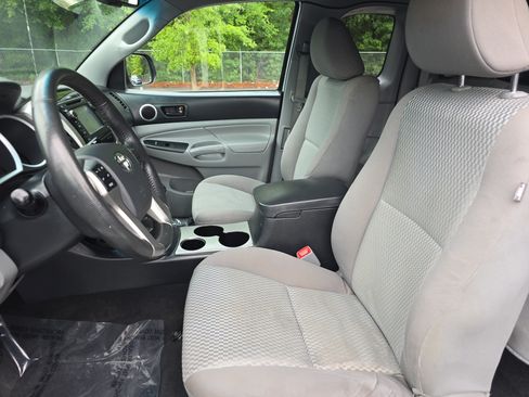 Used 2013 Toyota Tacoma 4x4 Access Cab w/ SR5 Pkg image 16