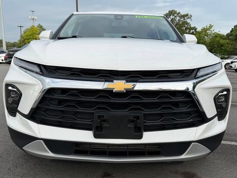 Used 2025 Chevrolet Blazer LT FWD image 2