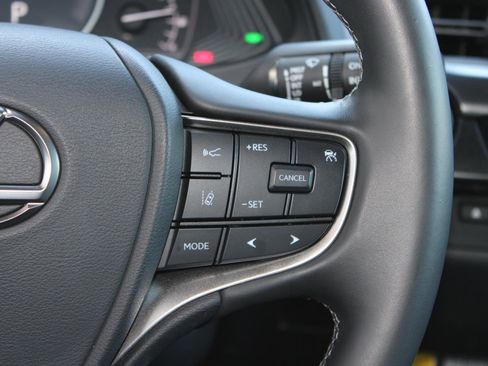 Used 2021 Lexus UX 250h w/ Accessory Package (Z2) AWD/4WD image 26