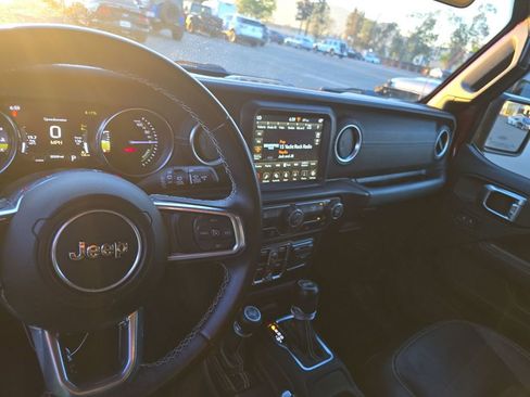 Used 2022 Jeep Wrangler Unlimited Sahara image 6