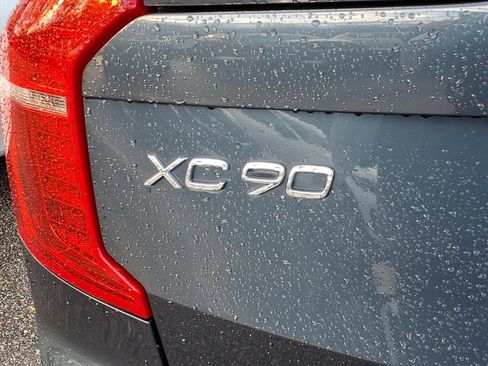 Used 2024 Volvo XC90 B5 Plus AWD/4WD image 11