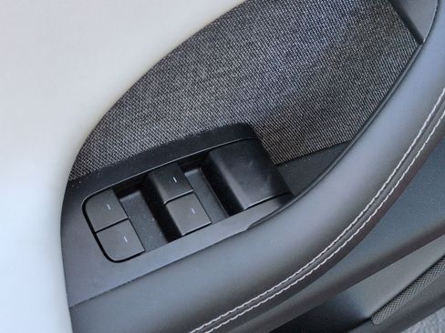 Used 2024 Tesla Model X Plaid image 15