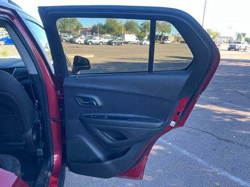 Used 2020 Chevrolet Trax LT image 16