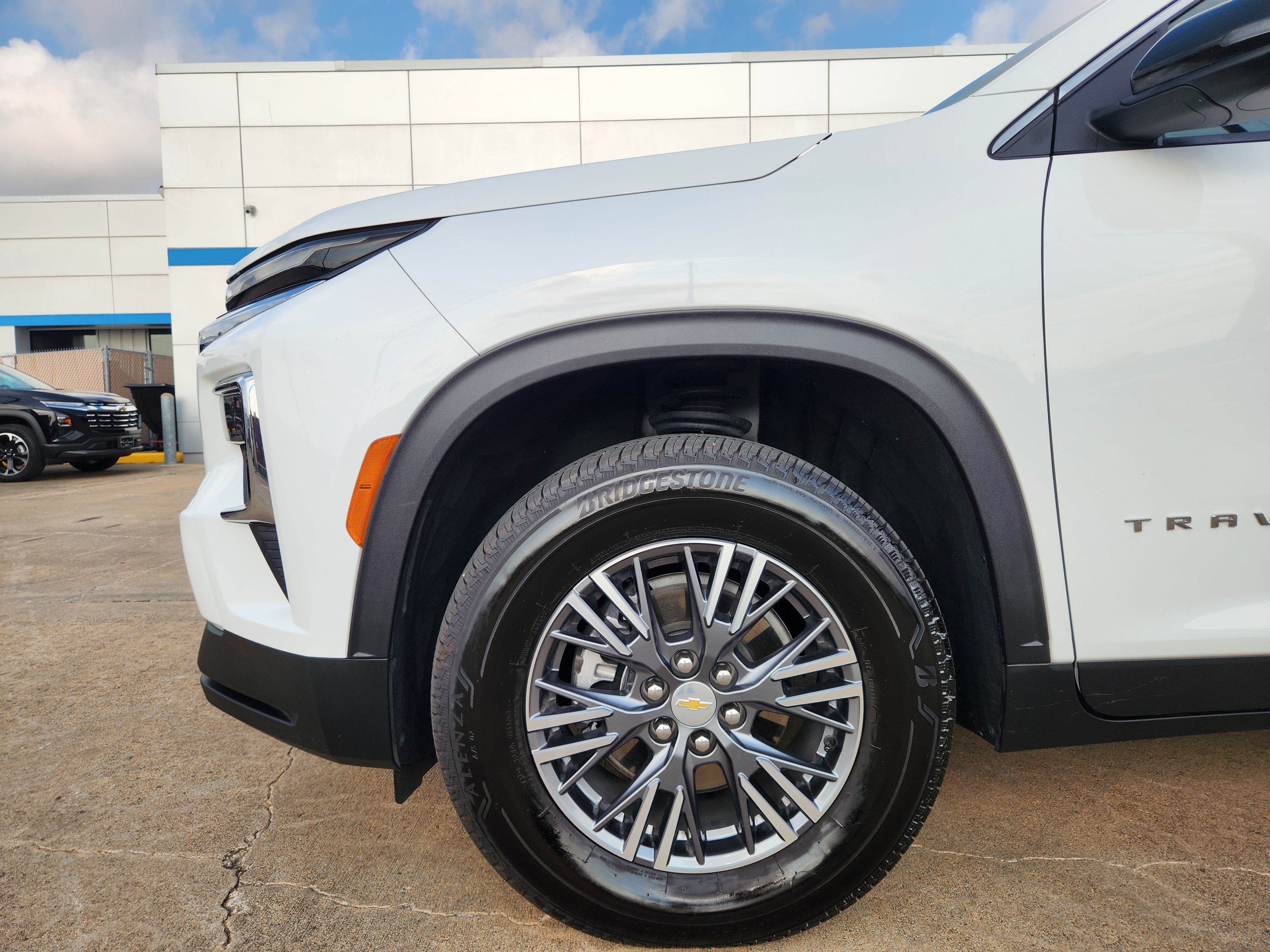 Used 2026 Chevrolet Traverse LT FWD image 8