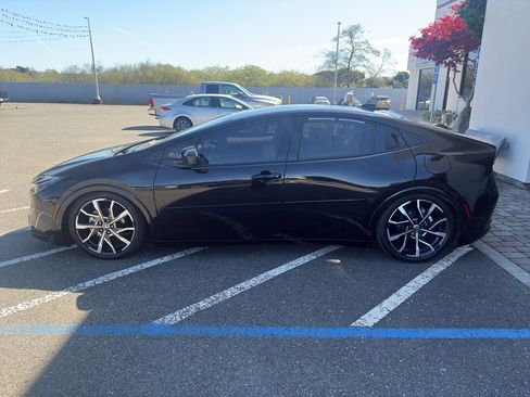 Used 2024 Toyota Prius Prime Premium w/ Advanced Technology Package FWD image 3