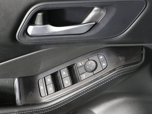 Used 2024 Nissan Rogue SV image 30