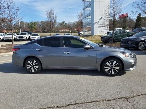 Certified 2021 Nissan Altima 2.5 SV image 3
