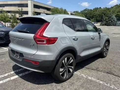 Used 2025 Volvo XC40 B5 Plus AWD/4WD image 4