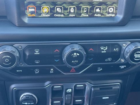 Used 2021 Jeep Wrangler Unlimited Sahara image 24