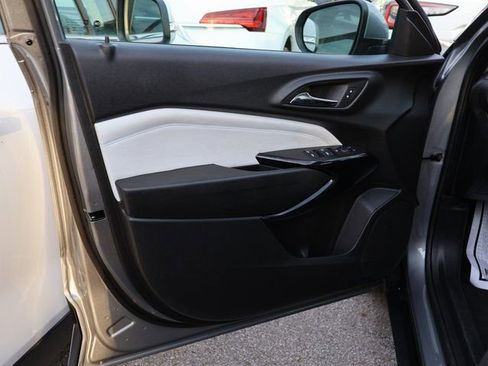 Certified 2025 Chevrolet Trax LT w/ LT Convenience Package image 21