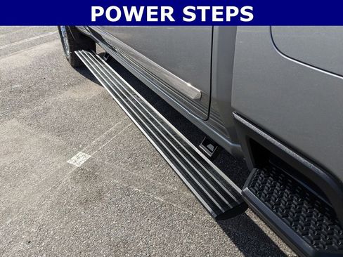 Used 2024 Chevrolet Silverado 2500 High Country w/ Technology Package image 11