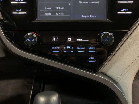 Used 2019 Toyota Camry SE w/ Carpet Mat Package image 32