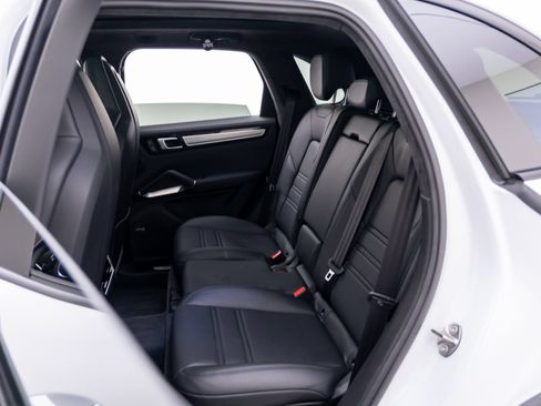 Used 2023 Porsche Cayenne Turbo AWD/4WD image 5
