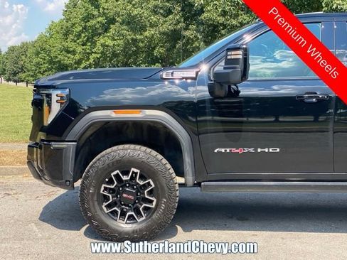 Used 2025 GMC Sierra 2500 AT4X AWD/4WD image 10