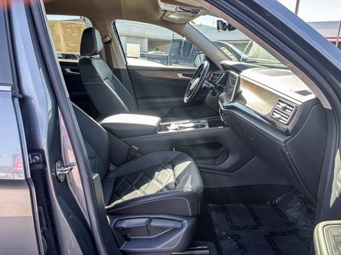 Used 2025 Volkswagen Atlas SE FWD image 19