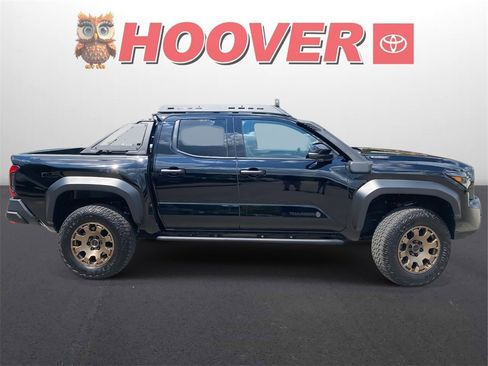Used 2025 Toyota Tacoma Trailhunter image 2