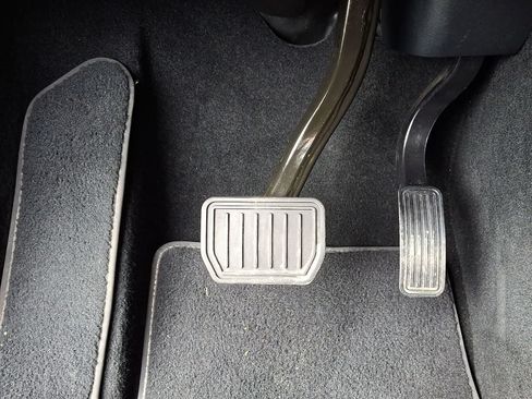 Used 2023 Tesla Model Y AWD image 27