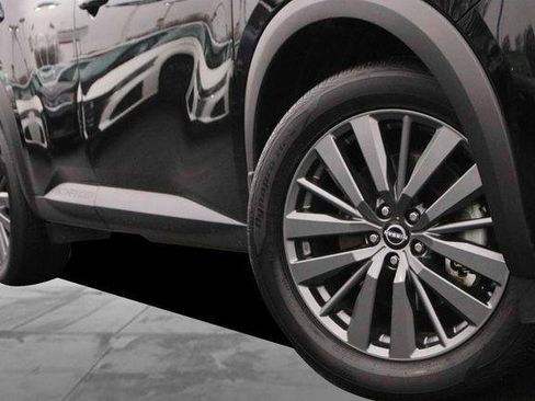 Used 2025 Nissan Pathfinder SL w/ SL Premium Package image 3