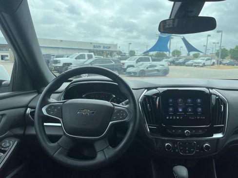 Used 2023 Chevrolet Traverse LT image 6