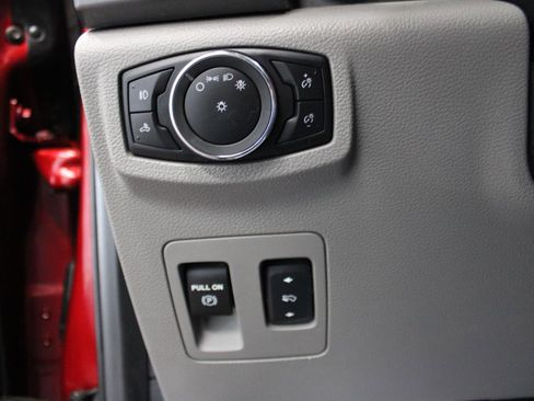 Used 2018 Ford F150 XLT w/ Equipment Group 302A Luxury AWD/4WD image 19