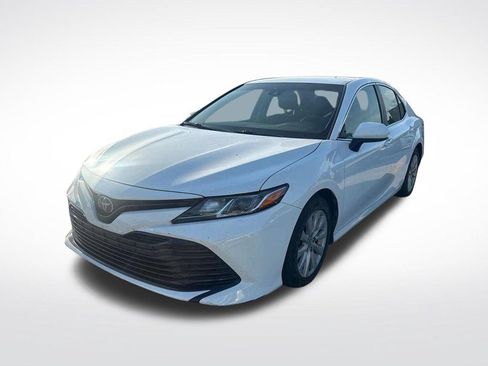 Used 2018 Toyota Camry LE FWD image 11